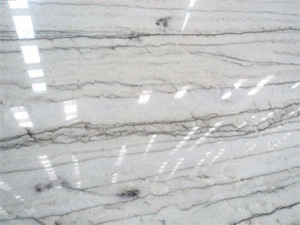 แม็กเคาบาสควอตซ์สีขาว