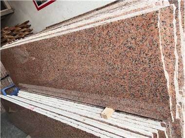 แผ่นหินแกรนิตสีแดงเมเปิ้ล